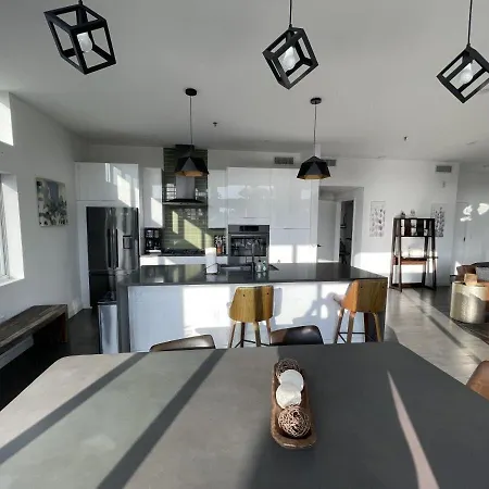 Game Day Penthouse Steps From Ut Sports Apartment